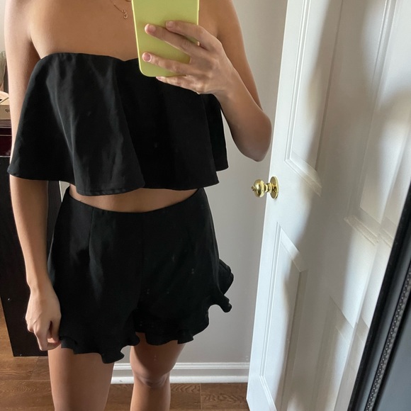 Black Ruffle Set - Picture 3 of 6